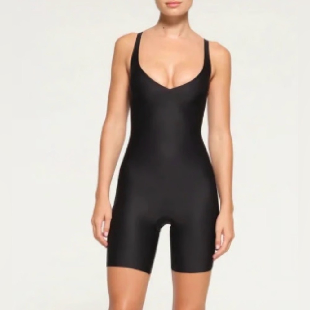 SKIMS NWT Body Plunge Mid-Thigh Bodysuit